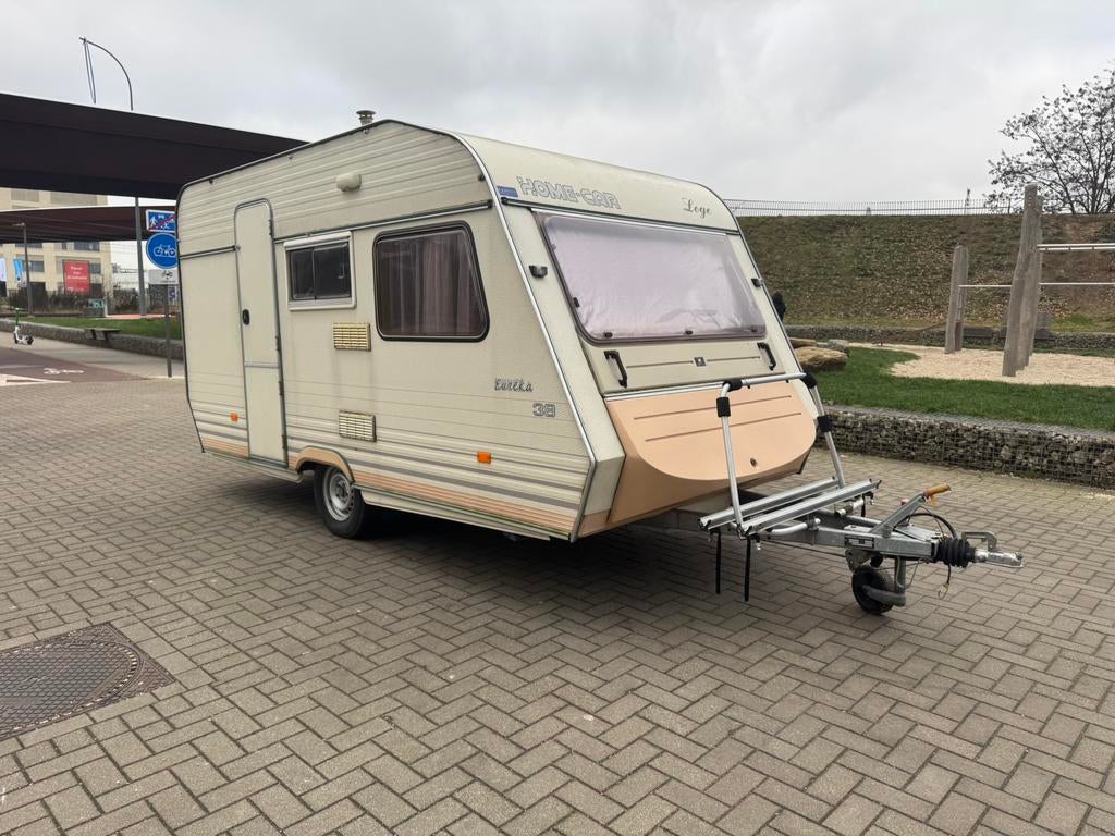 HOME - CARE CARAVAN IN NIEUW STAAT, Poêle, 1250 - 1500 kg, Banquette en rond, 2 lits séparés