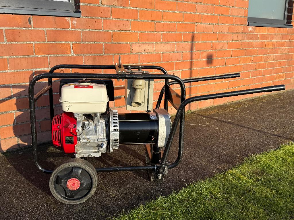 Generator/stroomgroep/aggregaat met isolatie wachter, Bricolage & Construction, Générateurs, Enlèvement, Comme neuf, 5 à 10 kVA