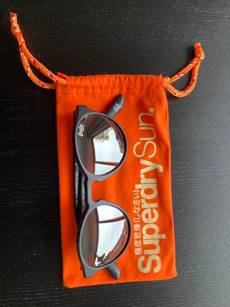 Superdry zonnebril junior zwart, Handtassen en Accessoires, Zonnebrillen en Brillen | Dames, Ophalen, Zwart, Zonnebril