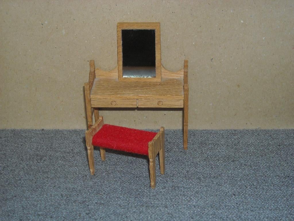 Lisa of Denmark kaptafel met krukje - past in Lundby, Collections, Maisons de poupées & Accessoires, Enlèvement ou Envoi, Utilisé