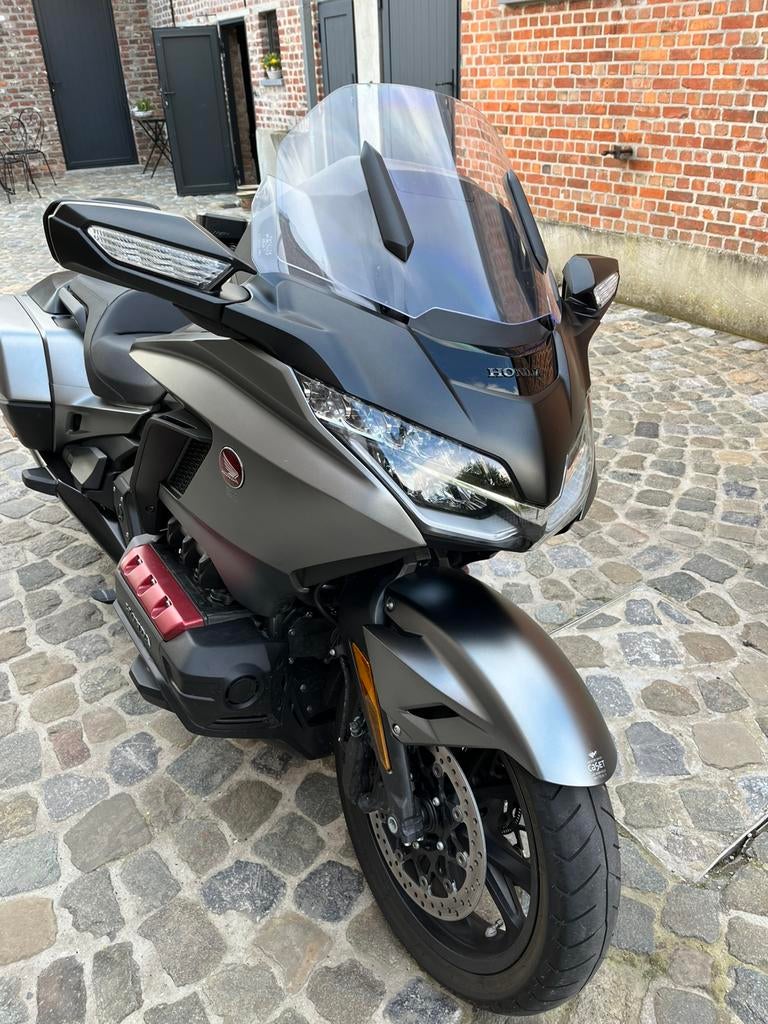 Honda Goldwing bijna nieuw dct 6 cilinder 1750km, Motoren, Motoren | Honda, Particulier, Meer dan 35 kW, Toermotor, Handvatverwarming