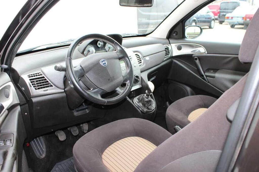 Lancia Ypsilon 1.4i Oro inclusief 2 JAAR garantie!, Autos, Lancia, 57 kW, Entreprise, Boîte manuelle, Brun