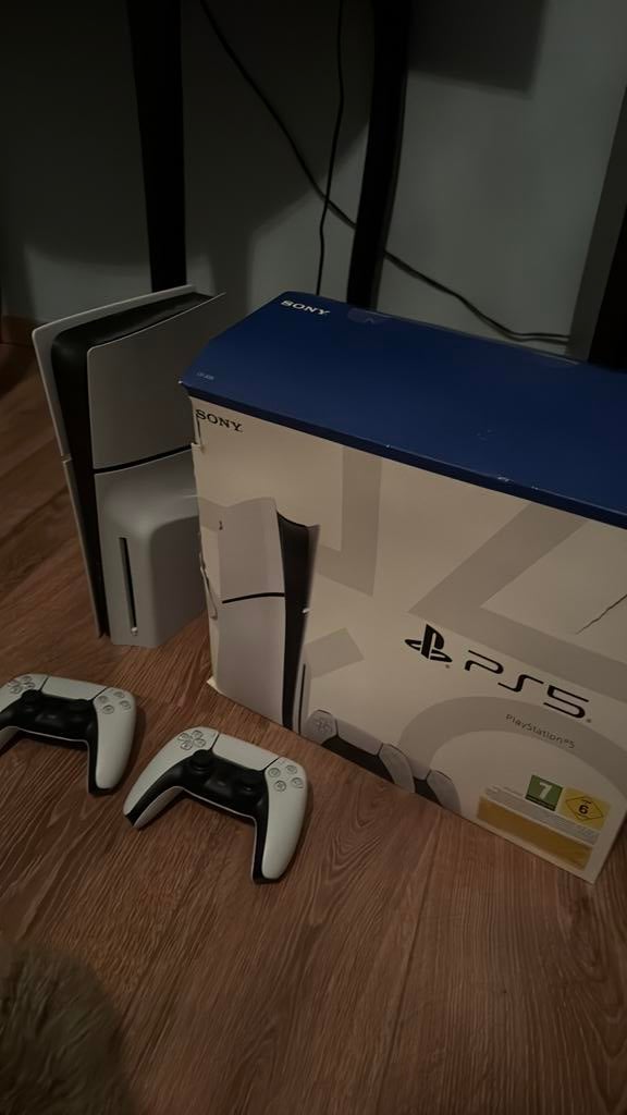 ps5 1tb disc editoin+ 2 controllers, Games en Spelcomputers, Ophalen, Nieuw