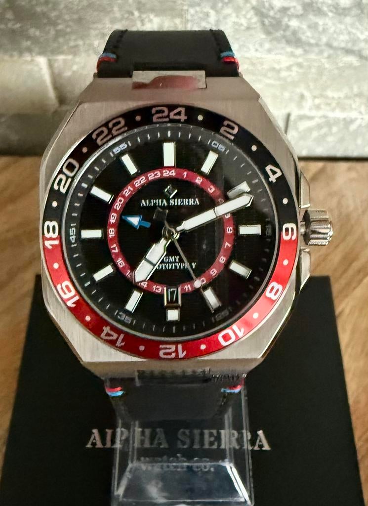 PROTOTYPE Y ALPHA SIERRA SPORT CHRONO VAUT599€! 💯%NOUVEAU !, Bijoux, Sacs & Beauté, Montres de sport, Neuf, Enlèvement ou Envoi