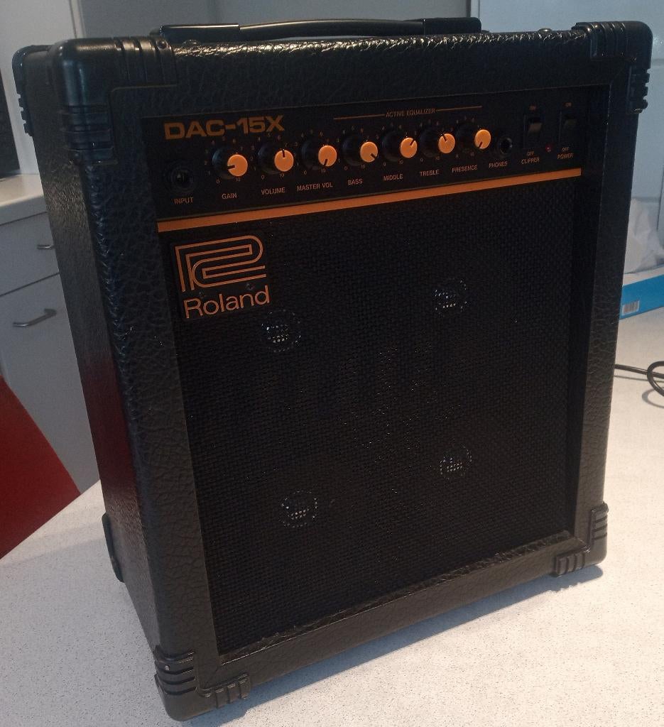 gitaarversterker Roland DAC-15 van 30watt, Muziek en Instrumenten, Versterkers | Bas en Gitaar, Ophalen, Zo goed als nieuw, Gitaar