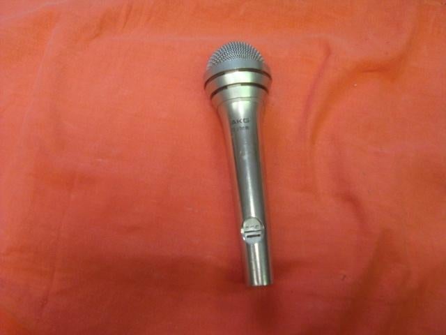 Gebruikt: AKG D320B microfoon 20260408, Muziek en Instrumenten, Microfoons, Gebruikt, Zangmicrofoon, Ophalen of Verzenden