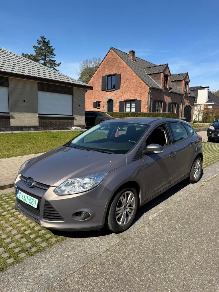 Ford Focus 2012 1.6 benzine Automaat 99.000 km!, Auto's, 4 cilinders, Bedrijf, 5 zetels, 5 deurs
