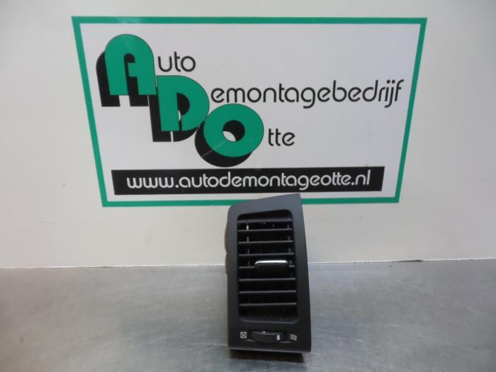 Grille aération tableau de bord d'un Toyota Corolla Verso, -, 3 mois de garantie, Toyota, Utilisé