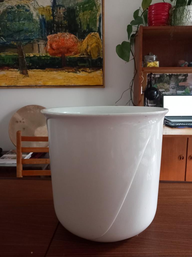 Grote witte bloempot, Ophalen