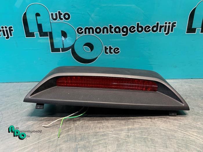 Feu de freinage supplémentaire centre d'un Lexus IS 200 (IS, -, 3 mois de garantie, Lexus, Utilisé