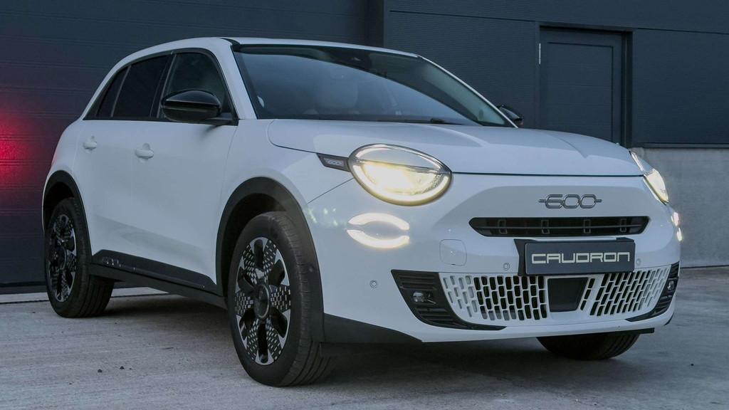 Fiat 600 1.2 Hybrid 'La Prima' /Full Option/ Automaat /'25, Auto's, Fiat, Adaptive Cruise Control, Gebruikt, 109 g/km, Wit