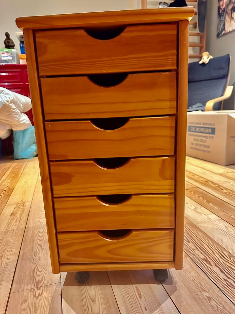 Commode sur roulettes, Enlèvement, Comme neuf