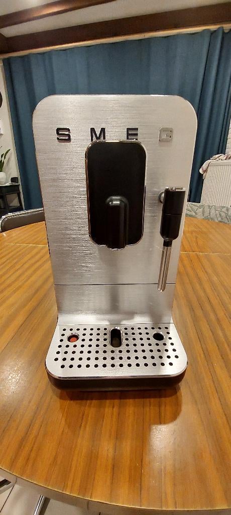 Smeg volautomatisch koffietoestel met bonen, Elektronische apparatuur, Koffiezetapparaten, Ophalen, Overige modellen, 10 kopjes of meer