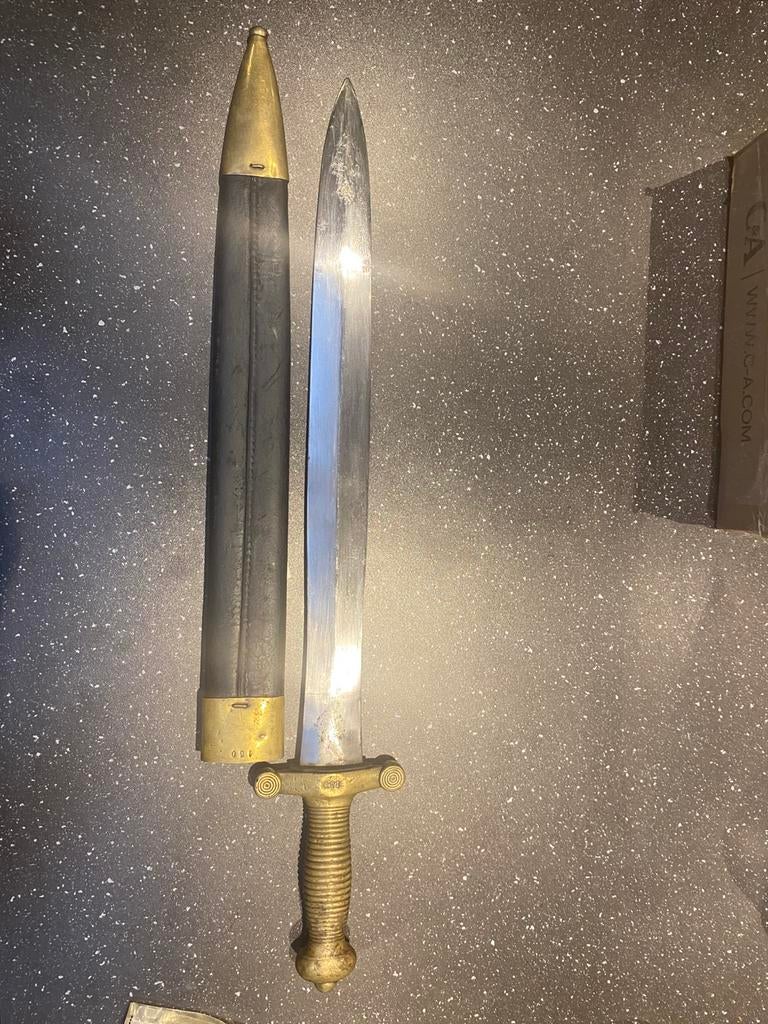 Sabre court français, Collections, Enlèvement