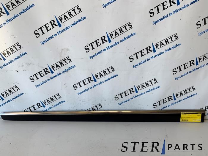 Portierlijst van een Mercedes ML-Klasse, Ophalen of Verzenden, 3 maanden garantie, Gebruikt, Mercedes-Benz