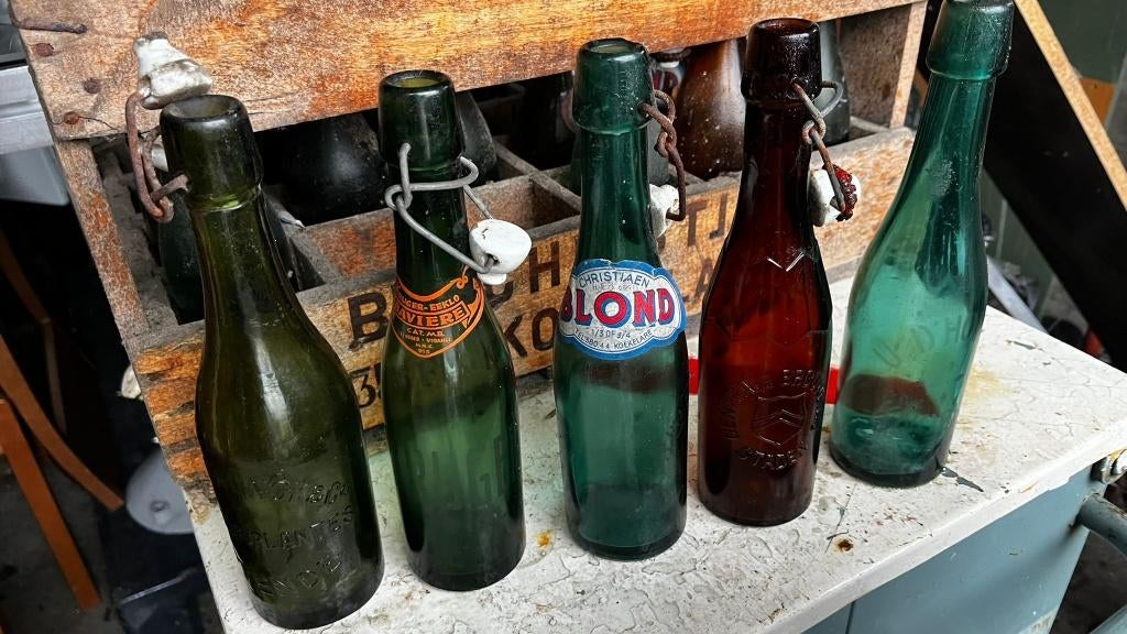 Antieke bierflessen en houten kratten Brouwerij Christiaen, Verzamelen, Ophalen, Gebruikt, Flesje(s), Overige merken