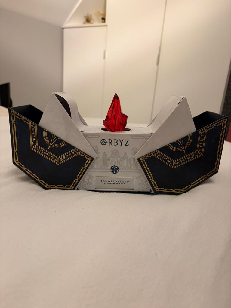 Tomorrowland 2025 doosje & bandje, Verzamelen, Ophalen, Zo goed als nieuw