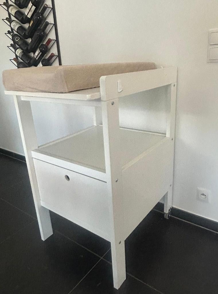 Table d'allaitement + armoire, Enlèvement, Utilisé, Table(s)