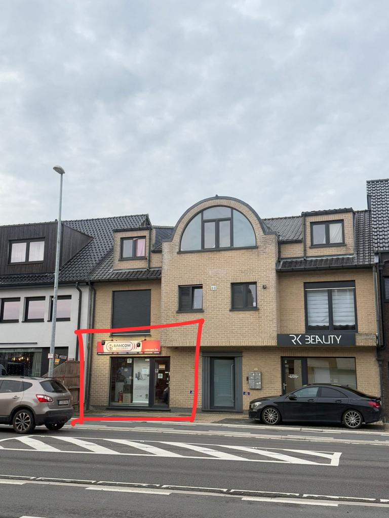 PROPRIÉTÉ COMMERCIALE AVEC UN BATEAU À LOUER - HEUSDEN 3550, 66 m², Location, Bureau