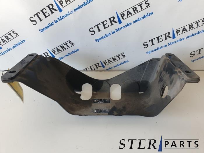 Support boîte de vitesse d'un Mercedes Vito, Enlèvement ou Envoi, 3 mois de garantie, Utilisé, Mercedes-Benz