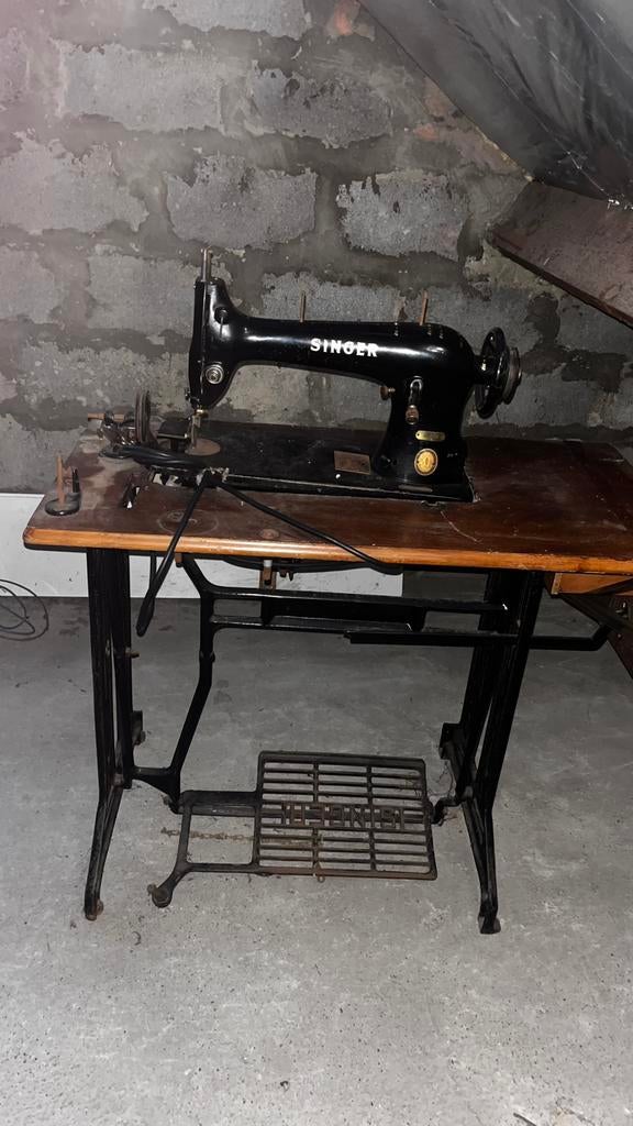 Naaimachine zolder singer, Antiek en Kunst, Antiek | Naaimachines, Ophalen