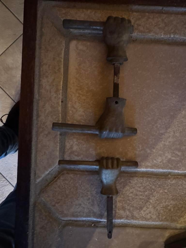 3 Poignée de porte en bronze, Enlèvement