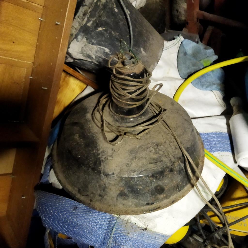 Oude atelier verlichting, Enlèvement