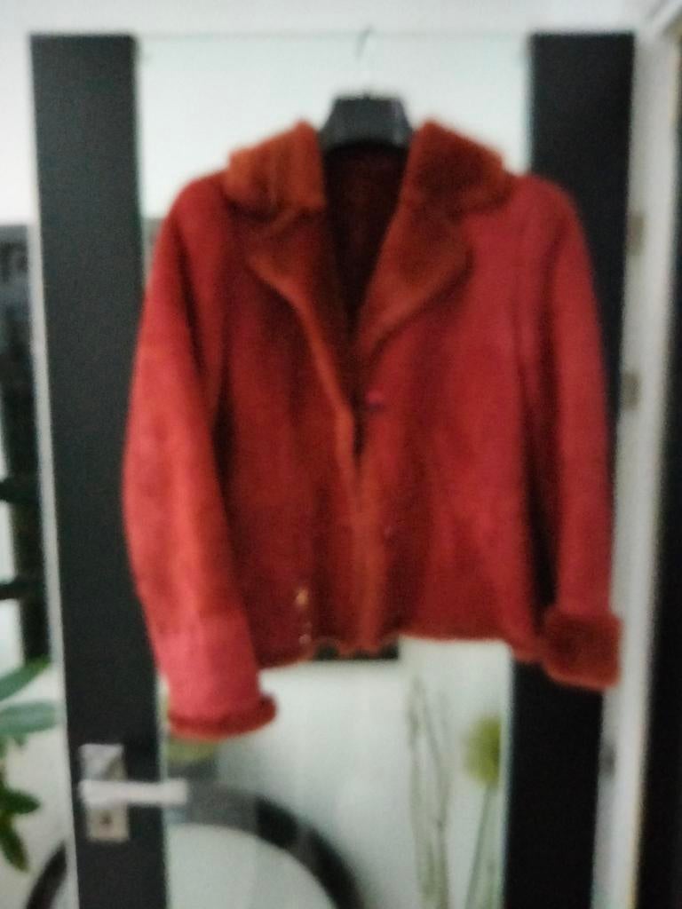 kort rood daim vestje . designed Parmentier, Enlèvement ou Envoi, Rouge