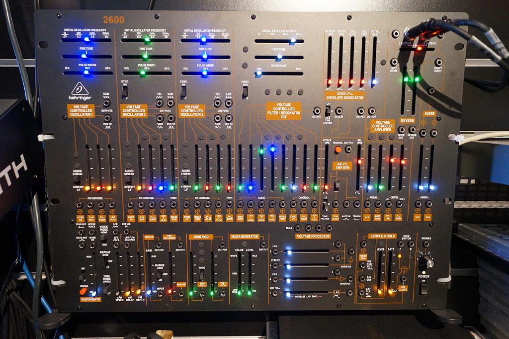 Remodeling studio. Synth - Mix - FX pédals, Autres marques, Comme neuf, Avec connexion MIDI, Enlèvement ou Envoi