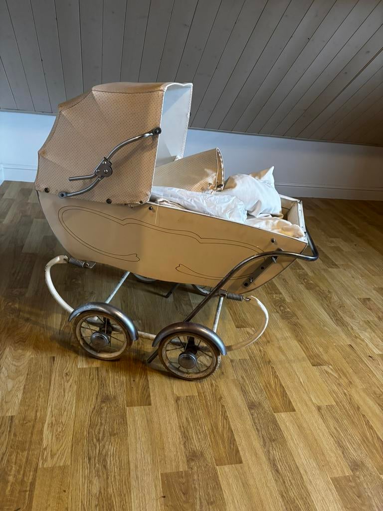 Antieke kinder speel koets, Enlèvement