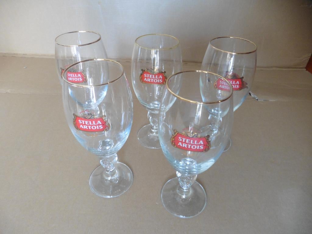 Stella glas op voet, Verzamelen, Glas en Drinkglazen, Ophalen of Verzenden, Zo goed als nieuw, Bierglas