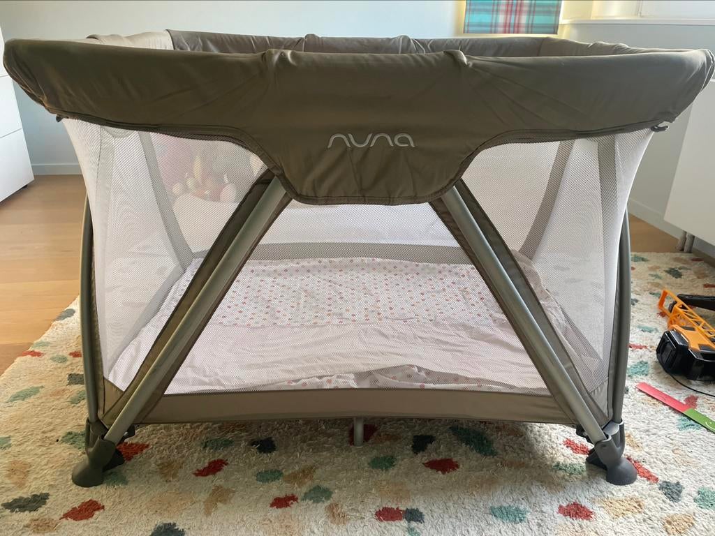 Reisbedje nuna - heel gemakkelijk op te zetten, Kinderen en Baby's, Kinderkamer | Bedden, Gebruikt, Minder dan 140 cm, Minder dan 70 cm