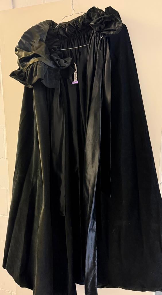 Elegante zwarte cape, Kleding | Heren, Carnavalskleding en Feestkleding, Zo goed als nieuw, Kleding, Maat 52/54 (L), Ophalen