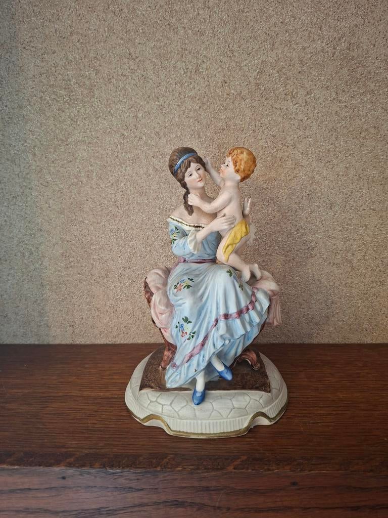 Porseleinen Beeldje Moeder en Kind (stijl Capodimonte), Ophalen of Verzenden