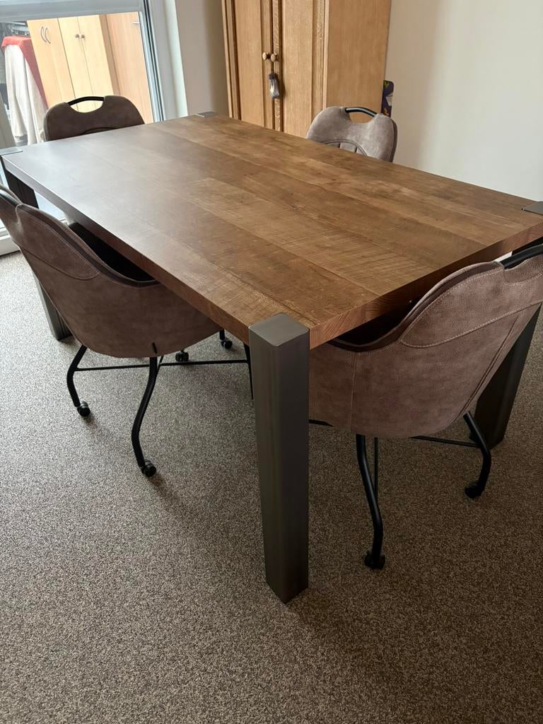 Tafel met 4 stoelen op wieltjes, Huis en Inrichting, Ophalen, Zo goed als nieuw