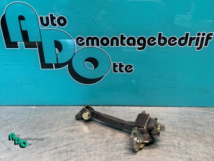 Deurvanger 4Deurs links-achter van een Lexus IS 200 (IS 200, Gebruikt, -, -, -