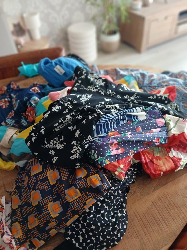 22 robes revendues par lot pour la fête, Vêtements | Femmes, Robes, Taille 36 (S), Enlèvement ou Envoi