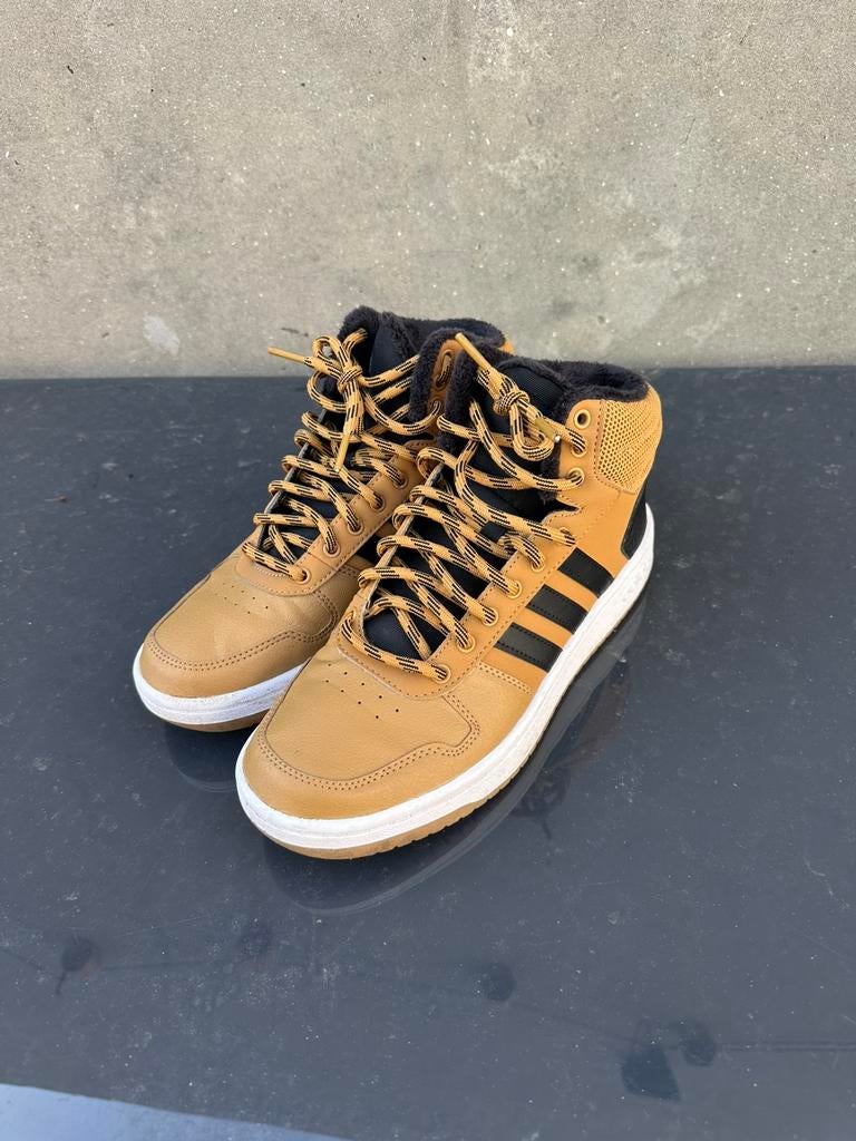 Adidas Hoops heren |maat 42 | heel nette staat, Vêtements | Hommes, Chaussures, Enlèvement ou Envoi, Comme neuf, Brun, Baskets