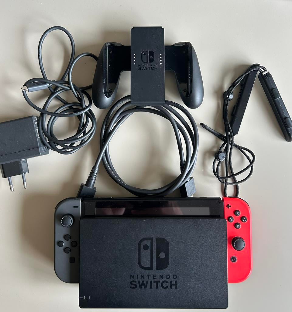 Nintendo switch V2, Consoles de jeu & Jeux vidéo, Consoles de jeu | Nintendo Switch, Enlèvement, Utilisé, Avec 2 manettes, Switch 2019 Upgrade