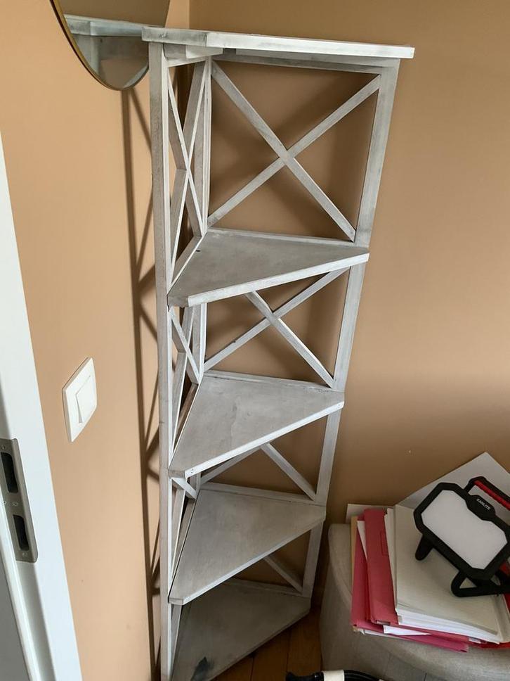 Etagere de coin, Enlèvement, Utilisé