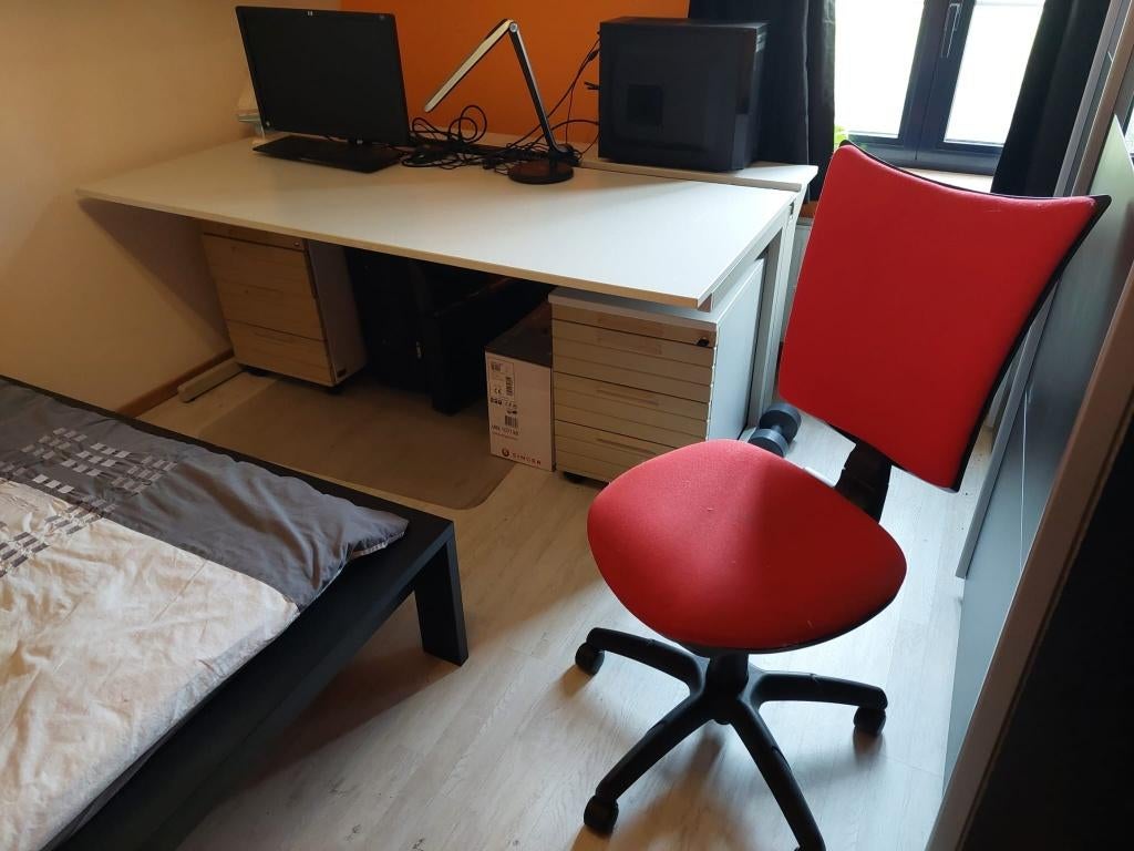 Bureau met kabelgoot + 2 ladenblokken + stoel, Ophalen, Metaal, Zo goed als nieuw, Industrieel