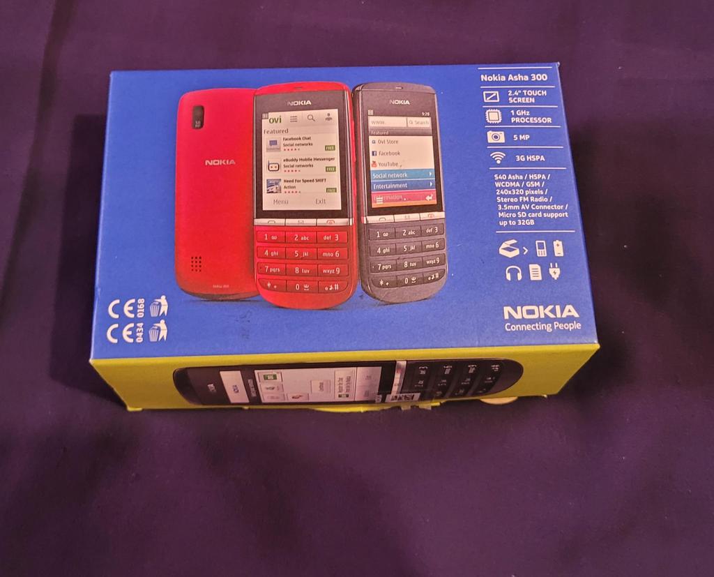 Nokia Asha 300 met oplader, doos en handleiding, Telecommunicatie, Mobiele telefoons | Sony, Zo goed als nieuw, Zonder abonnement