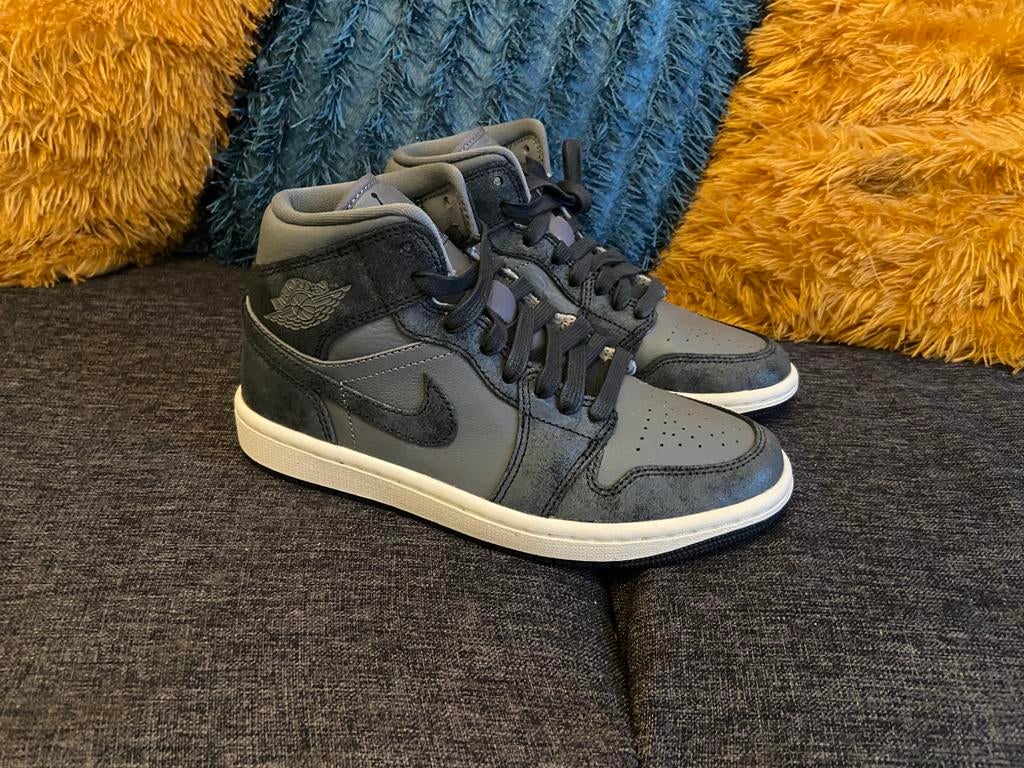 Nike air jordan 1 mid taille 36, Neuf, Garçon ou Fille, Enlèvement ou Envoi, Autres types