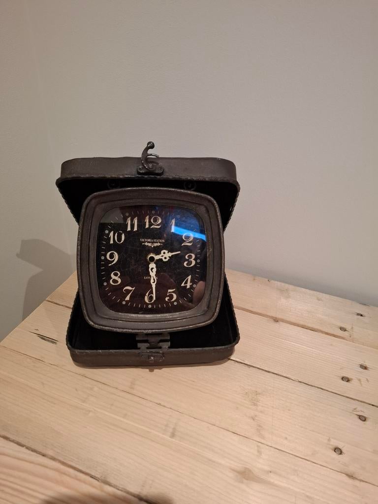 Staanklok, Enlèvement