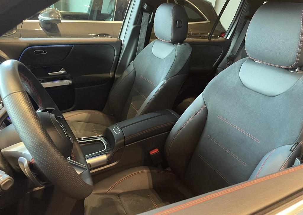 Mercedes-Benz GLB-Klasse 250 4MATIC AMG Line | Verwarmde Zet, Auto's, Mercedes-Benz, Automaat, 177 g/km, Stof, Gebruikt