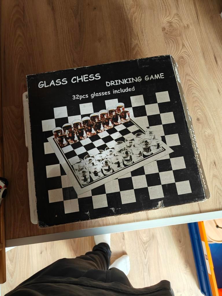 Glazen schaakspel, Ophalen