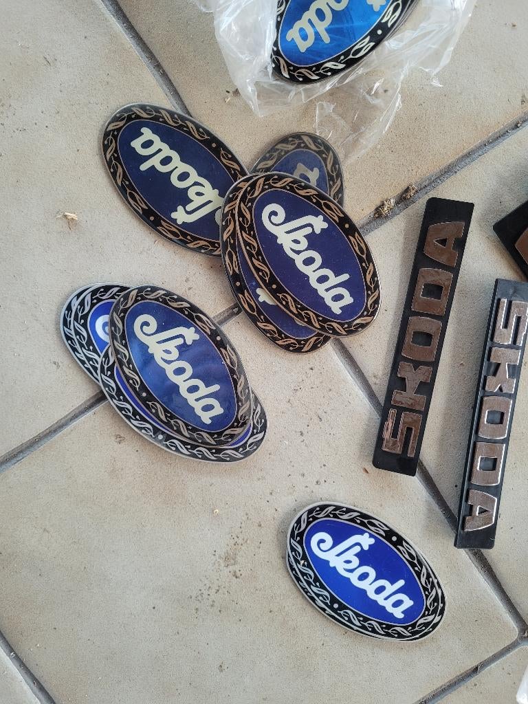 Emblèmes Škoda HERITAGE & Logos (Vente à la pièce) – NEUFS, Autos : Pièces & Accessoires, Enlèvement ou Envoi, Neuf, Skoda