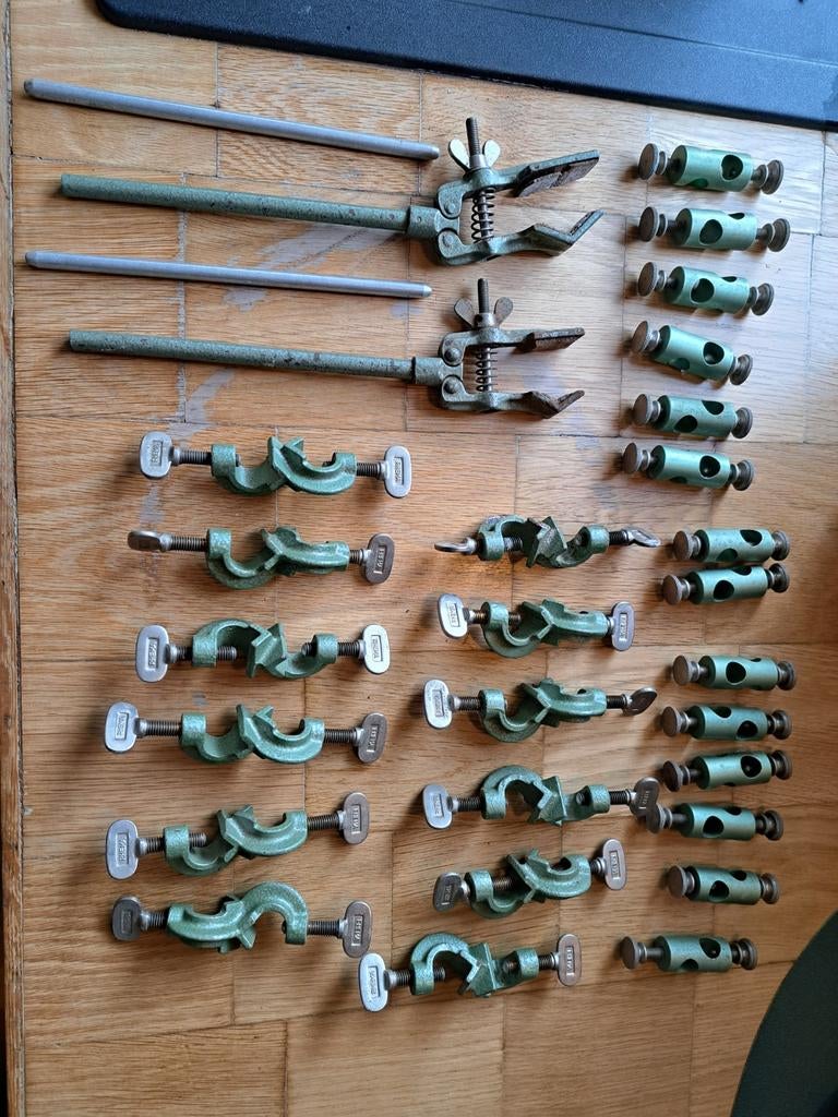 Antieke statiefklemmen laboratorium, Ophalen