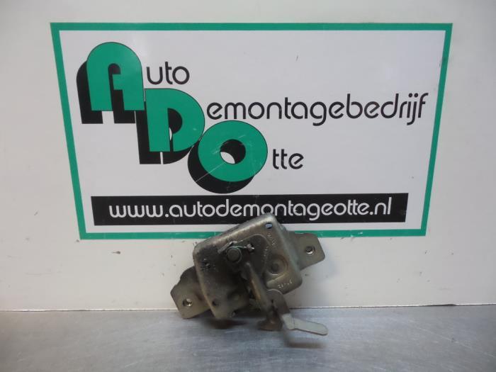 Mécanique de verrouillage capot d'un Renault Clio (Clio 3 0, Autos : Pièces & Accessoires, Renault, -, 3 mois de garantie, Utilisé