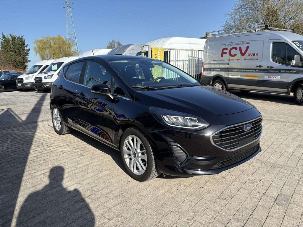 Ford Fiesta EcoBoost 125pk mHEV Titanium / Weinig km's, https://public.car-pass.be/vhr/47352cfc-38c7-4da0-9457-7e43d33510c0, Stof